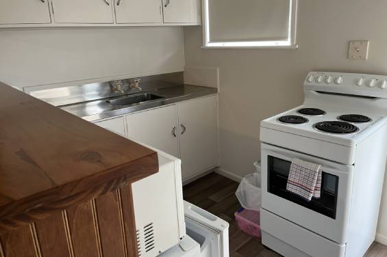 1-Bedroom Suite kitchen