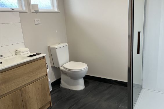 1-Bedroom Suite bathroom